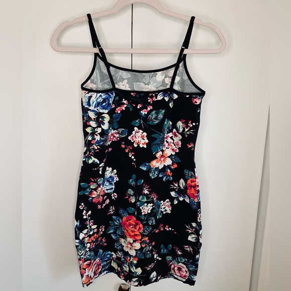 GUC Express Floral Dress - Picture 5 of 7